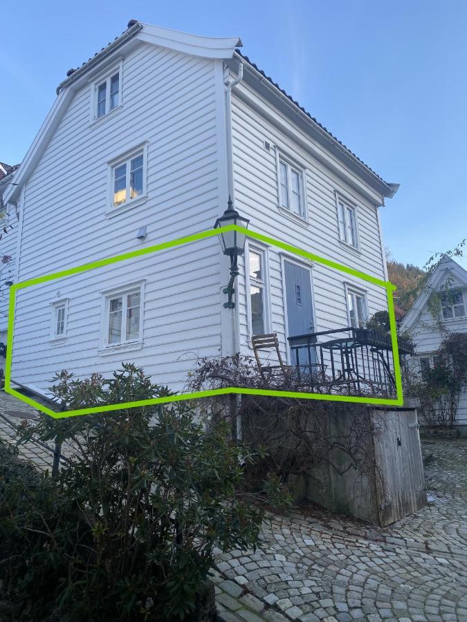 Entire Renovated Apartment From 1780 With Kitchen, Bath, Bedroom, And Living Room In Skuteviken Bergen Zewnętrze zdjęcie